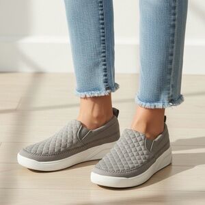 STAHEEKUM Quilted Slip-ons, Women’s 7, Gray